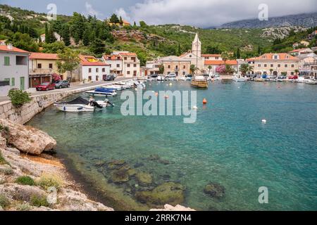 Croatie, comté de Lika-Senj, municipalité de Senj, village de Jablanac près du port de ferry de Stinica Banque D'Images