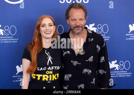 Jessica Chastain und Peter Sarsgaard beim Photocall zum Kinofilm 'Memory' auf der Biennale di Venezia 2023 / 80. Internationale Filmfestspiele von Venedig im Palazzo del Casino. Venedig, 08.09.2013 Banque D'Images