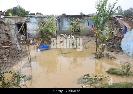 220826 -- LOGAR, 26 août 2022 -- une photo prise le 25 août 2022 montre une zone inondée dans la province de Logar, en Afghanistan. Zabihullah Mujahid, porte-parole du gouvernement intérimaire dirigé par les talibans, a déclaré jeudi qu'au moins 182 personnes avaient été tuées et plus de 250 autres blessées au cours d'un mois de fortes pluies et d'inondations. Photo de /Xinhua AFGHANISTAN-INONDATION SaifurahmanxSafi PUBLICATIONxNOTxINxCHN Banque D'Images