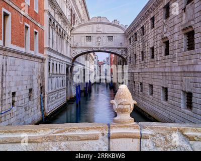 Vue sur le Rio di Palazzo au Pont des Soupirs, Venise, Banque D'Images