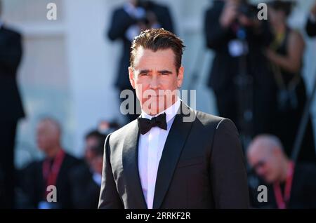 220906 -- VENISE, 6 septembre 2022 -- l'acteur Colin Farrell pose sur le tapis rouge pour la première du film les Banshees d'Inisherin lors du 79e Festival International du film de Venise à Venise, Italie, le 5 septembre 2022. ITALIE-VENISE-79E VENISE INT L FILM FESTIVAL JINXMAMENGNI PUBLICATIONXNOTXINXCHN Banque D'Images