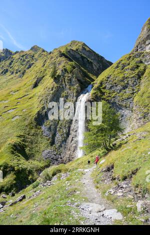 Autriche, Tyrol, Zillertal, Waserfall près de Hintertux. Banque D'Images