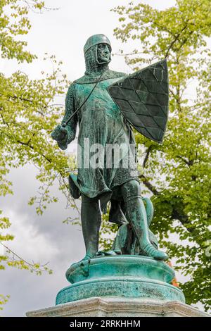 Fontaine en l'honneur de Ludwig le Bavarois, empereur allemand, sur le terrain de parade à Ingolstadt Banque D'Images