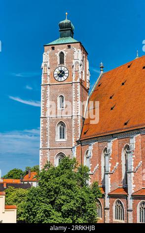 Tour sud de l'Obere Pfarre la cathédrale d'Ingolstadt, avec une partie de la nef Banque D'Images