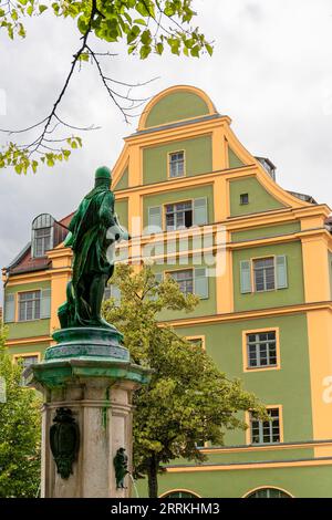 Parade terrain devant le Nouveau Palais avec fontaine Ludwig le Bavarois, l'empereur allemand de la Maison de Wittelsbach Banque D'Images