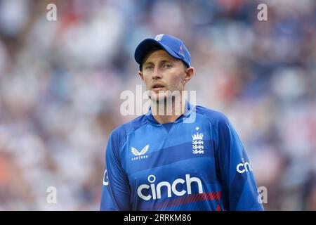 Cardiff, Royaume-Uni. 08 septembre 2023. Joe Root de l'Angleterre lors du match de Metro Bank ODI Series entre l'Angleterre et la Nouvelle-Zélande à Sophia Gardens, Cardiff, Royaume-Uni, le 8 septembre 2023. Photo de Stuart Leggett. Usage éditorial uniquement, licence requise pour un usage commercial. Aucune utilisation dans les Paris, les jeux ou les publications d'un seul club/ligue/joueur. Crédit : UK Sports pics Ltd/Alamy Live News Banque D'Images