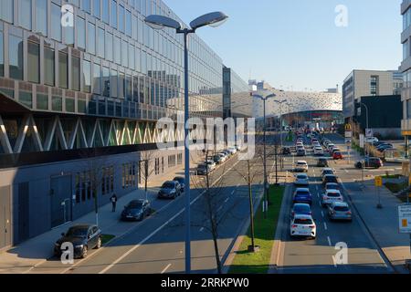 Vue sur le centre commercial Limbecker Platz et le centre de médias Funke Medien Gruppe, Essen (Ruhr), région de la Ruhr, Rhénanie du Nord-Westphalie, Allemagne Banque D'Images