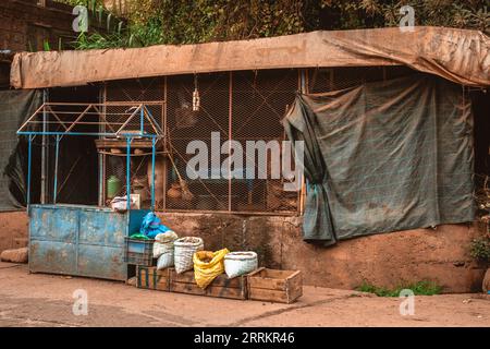 Maroc, Vallée de l'Ourika, étal abandonné Banque D'Images