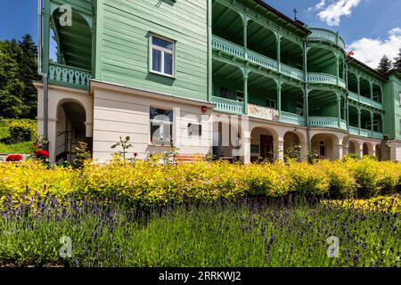 Europe, Pologne, voïvodie de Podkarpackie, Monastère des Sœurs de la Sainte famille de Nazareth à Komancza Banque D'Images