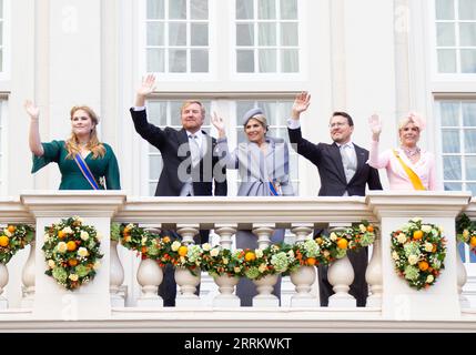 220920 -- LA HAYE, le 20 septembre 2022 -- la princesse néerlandaise Amalia, le roi Willem-Alexander, la reine Maxima, le prince Constantijn et la princesse Laurentien de gauche à droite se sont présentés au balcon du palais Noordeinde à la Haye, aux pays-Bas, le jour du prince, le 20 septembre 2022. Le troisième mardi de septembre est la fête du Prince aux pays-Bas. Il marque l ouverture de la saison parlementaire néerlandaise et, ce jour-là, le monarque régnant expose les plans du gouvernement pour l année à venir. Photo de /Xinhua PAYS-BAS-LA HAYE-PRINCE JOUR S SylviaxLederer PUBLICATIONxNOTxINxCHN Banque D'Images