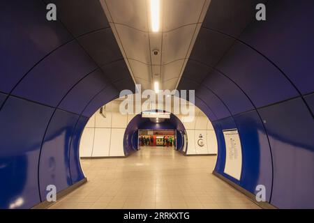 Angleterre, Londres, ville de Londres, Station de métro Bank, Architecture moderne Banque D'Images