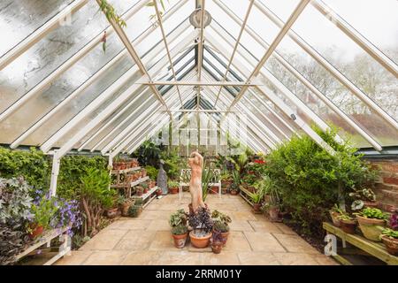 Angleterre, Sussex, East Sussex, Pashley Manor Gardens, Greenhouse Banque D'Images