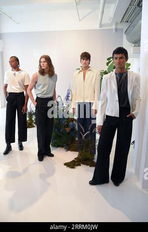 New York, États-Unis. 08 septembre 2023. Les mannequins exposent les modes Kent Anthony lors des présentations S/S24 de la Journée des hommes de New York aux Daylight Studios à New York, NY le 8 septembre 2023. (Photo par Efren Landaos/Sipa USA) crédit : SIPA USA/Alamy Live News Banque D'Images