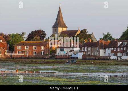 Angleterre, Sussex, West Sussex, Chichester, Chichester Harbour, Bosham Village à Low Tide Banque D'Images