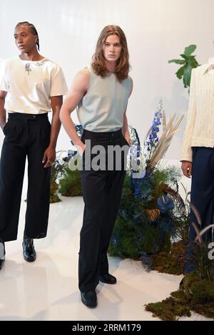 New York, États-Unis. 08 septembre 2023. Les mannequins exposent les modes Kent Anthony lors des présentations S/S24 de la Journée des hommes de New York aux Daylight Studios à New York, NY le 8 septembre 2023. (Photo par Efren Landaos/Sipa USA) crédit : SIPA USA/Alamy Live News Banque D'Images