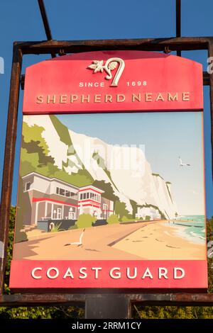 Angleterre, Kent, Deal, St Margaret's Bay, le Coast Guard Pub Sign Banque D'Images