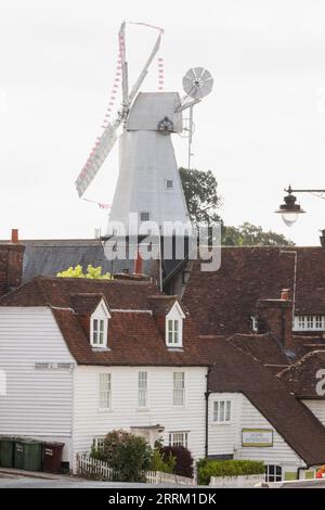 Angleterre, Kent, Weald of Kent, Cranbrook, vue sur la ville avec le moulin à vent Union Banque D'Images