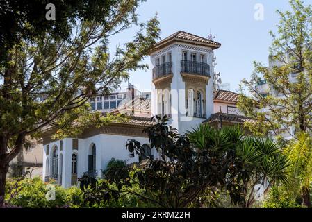 Ancienne villa construite dans la période coloniale dans le centre-ville de Tanger, au Maroc Banque D'Images