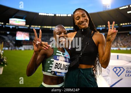 Bruxelles, Belgique. 08 septembre 2023. La Belge Cynthia Bolingo Mbongo et la Belge Nafissatou Nafi Thiam célèbrent la victoire de Bolingo lors de l’édition 2023 de l’épreuve d’athlétisme Memorial Van Damme Diamond League, à Bruxelles, le vendredi 08 septembre 2023. BELGA PHOTO JASPER JACOBS crédit : Belga News Agency/Alamy Live News Banque D'Images