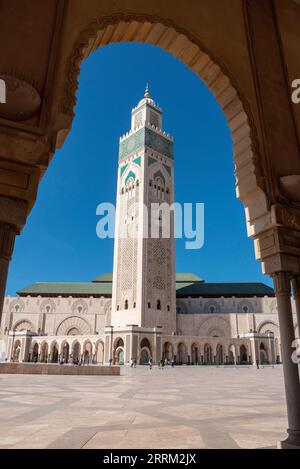 Extérieur de la célèbre mosquée Hassan II sur la côte de Casablanca, Maroc Banque D'Images