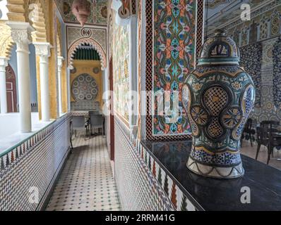 Décoration orientale dans l'ancien et célèbre Hôtel Continental à Tanger, Maroc Banque D'Images