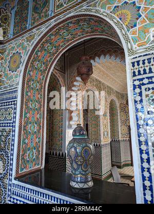 Décoration orientale dans l'ancien et célèbre Hôtel Continental à Tanger, Maroc Banque D'Images