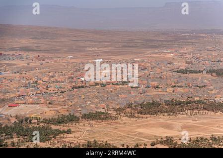 Magnifique vue panoramique depuis le mont Zagora jusqu'à la vallée du Draa, au Maroc Banque D'Images