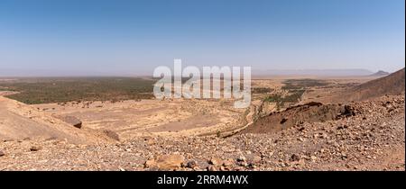 Magnifique vue panoramique depuis le mont Zagora jusqu'à la vallée du Draa, au Maroc Banque D'Images