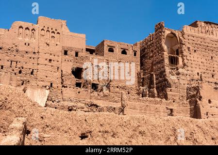 Détail des maisons en argile berbère traditionnelles dans le village de Tamenougalt dans la vallée du Draa, au Maroc Banque D'Images