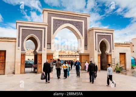 Porte emblématique de la ville de Bab Rcif dans la médina de Fès, au Maroc Banque D'Images