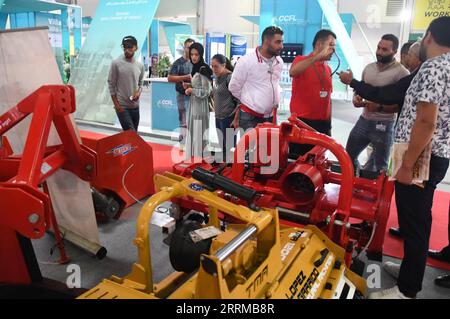 221013 -- TUNIS, le 13 octobre 2022 -- visite du salon international de l'investissement et de la technologie agricoles à Tunis, Tunisie, le 13 octobre 2022. La 14e édition du salon international de l’investissement et de la technologie agricoles SIAT 2022 s’est ouverte mercredi dans la banlieue nord de Tunis. Photo de /Xinhua TUNISIA-TUNIS-EXHIBITION-SIAT 2022 AdelxEzzine PUBLICATIONxNOTxINxCHN Banque D'Images