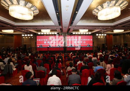 221020 -- BEIJING, le 20 octobre 2022 -- des journalistes assistent à une conférence de presse par liaison vidéo à Beijing, capitale de la Chine, le 20 octobre 2022. Le centre de presse pour le 20e Congrès national du Parti communiste chinois PCC a accueilli jeudi la conférence de presse sur le sujet sous la direction de Xi Jinping Thought on Diplomacy, Forge Ahead et Strive to Breaking New Ground pour la diplomatie des grands pays avec des caractéristiques chinoises. CPC CongressCHINA-BEIJING-CPC CONGRÈS NATIONAL-CONFÉRENCE DE PRESSE CN YinxGang PUBLICATIONxNOTxINxCHN Banque D'Images