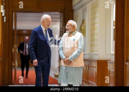 New Delhi, Inde. 08 septembre 2023. Le Premier ministre indien Narendra Modi, à droite, marche avec le président américain Joe Biden, à gauche, avant le début de leur rencontre bilatérale, le 8 septembre 2023 à New Delhi, en Inde. Crédit : Adam Schultz/White House photo/Alamy Live News Banque D'Images