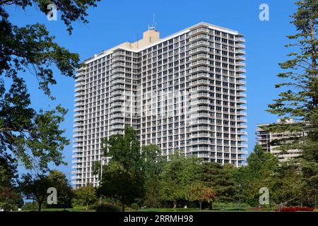 Winton place immeuble de condominiums de luxe près du lac Érié sur Gold Coast à Lakewood, Ohio Banque D'Images