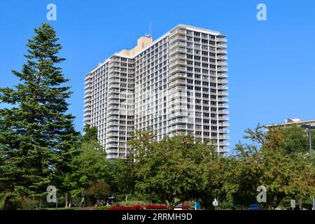 Winton place immeuble de condominiums de luxe près du lac Érié sur Gold Coast à Lakewood, Ohio Banque D'Images