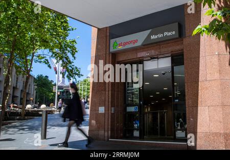 221101 -- SYDNEY, le 1 novembre 2022 -- cette photo prise le 1 novembre 2022 montre une branche de St. George Bank à Sydney, Australie. La banque centrale australienne a annoncé mardi une hausse consécutive des taux d intérêt pendant sept mois consécutifs, de 25 points de base à 2,85 %, dans le but de freiner l inflation trop élevée du pays. AUSTRALIE-SYDNEY-CASH RATE-LIFT BaixXuefei PUBLICATIONxNOTxINxCHN Banque D'Images