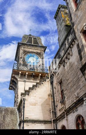 Tour de l'horloge du château médiéval de Dunrobin sur la côte est de l'Écosse, Royaume-Uni. Banque D'Images