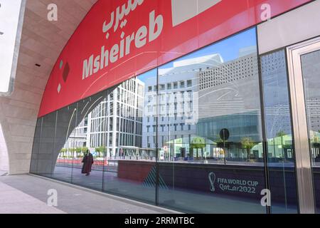 221115 -- DOHA, le 15 novembre 2022 -- cette photo prise le 14 novembre 2022 montre une vue extérieure de la station de métro Msheireb à Doha, au Qatar. Elle sert de station de transfert entre les lignes rouge, or et verte du métro de Doha et est considérée comme la plus grande station de la ville. Photo de /Xinhua SPQATAR-DOHA-FIFA COUPE DU MONDE-VUE DE LA VILLE Nikku PUBLICATIONxNOTxINxCHN Banque D'Images