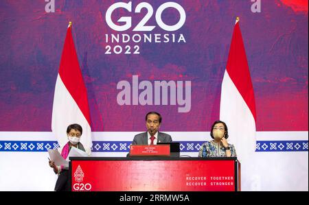 221116 -- BALI, le 16 novembre 2022 -- le président indonésien Joko Widodo C assiste à la conférence de presse de clôture du Sommet du G20 du Groupe des 20 à Bali, Indonésie, le 16 novembre 2022. Le 17e sommet du G20 s’est achevé mercredi. INDONÉSIE-BALI-G20-CLÔTURE DU SOMMET WangxYiliang PUBLICATIONxNOTxINxCHN Banque D'Images