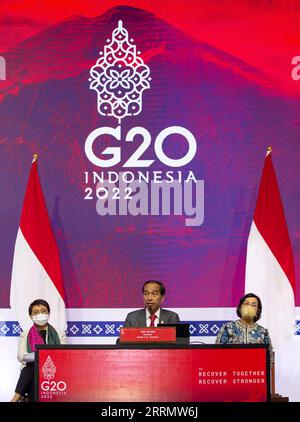221116 -- BALI, le 16 novembre 2022 -- le président indonésien Joko Widodo C assiste à la conférence de presse de clôture du Sommet du G20 du Groupe des 20 à Bali, Indonésie, le 16 novembre 2022. Le 17e sommet du G20 s’est achevé mercredi. INDONÉSIE-BALI-G20-CLÔTURE DU SOMMET WangxYiliang PUBLICATIONxNOTxINxCHN Banque D'Images