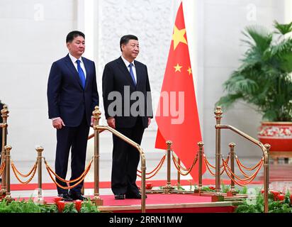 221128 -- BEIJING, le 28 novembre 2022 -- le président chinois Xi Jinping organise une cérémonie de bienvenue pour rendre visite au président mongol Ukhnaagiin Khurelsukh avant leurs entretiens au Grand Hall du peuple à Beijing, capitale de la Chine, le 28 novembre 2022. CHINE-PÉKIN-XI JINPING-MONGOLIE-PRÉSIDENT-PARLE CN RAOXAIMIN PUBLICATIONXNOTXINXCHN Banque D'Images