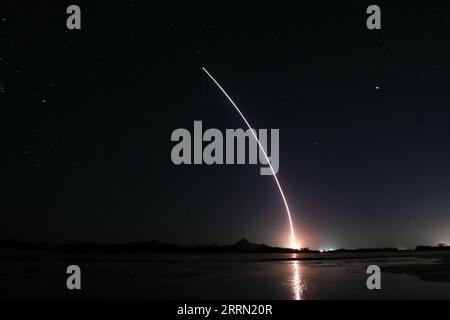 221129 -- JIUQUAN, le 29 novembre 2022 -- le vaisseau spatial habité Shenzhou-15, au sommet de la fusée long March-2F Y15, explose du centre de lancement de satellites Jiuquan dans le nord-ouest de la Chine, le 29 novembre 2022. EyesonSciCHINA-SHENZHOU-15-LAUNCH CN BeixHe PUBLICATIONxNOTxINxCHN Banque D'Images