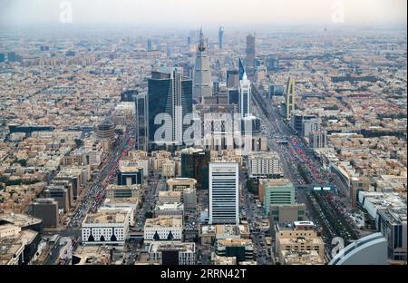 221207 -- RIYAD, 7 décembre 2022 -- cette photo prise le 6 décembre 2022 montre la vue de la ville de Riyad, en Arabie saoudite. ARABIE SAOUDITE-RIYAD-SCENERY SuixXiankai PUBLICATIONxNOTxINxCHN Banque D'Images