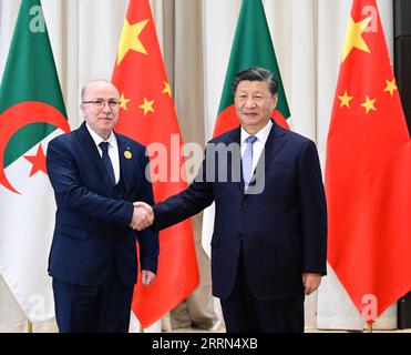 221209 -- RIYAD, le 9 décembre 2022 -- le président chinois Xi Jinping rencontre le Premier ministre algérien Ayman Benabderrahmane à Riyad, en Arabie saoudite, le 9 décembre 2022. Photo de /Xinhua SAUDI ARABIA-RIYAD-XI JINPING-ALGERIA-PM-MEETING YuexYuewei PUBLICATIONxNOTxINxCHN Banque D'Images