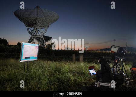 221213 -- BEIJING, le 13 décembre 2022 -- Liu Boyang traite les photos du transit de la station spatiale chinoise qu il a capturées à Beijing, capitale de la Chine, le 21 septembre 2022. TO GO WITH Profile : photographe astronomique chassant la station spatiale chinoise CHINE-BEIJING-STATION SPATIALE-PHOTOGRAPHE ASTRONOMIQUE CN HaoxZhao PUBLICATIONxNOTxINxCHN Banque D'Images