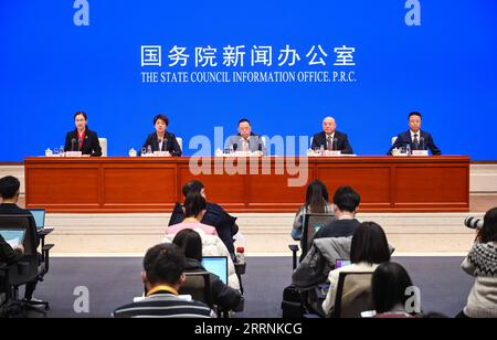 230118 -- BEIJING, le 18 janvier 2023 -- Zeng Yande C, fonctionnaire du ministère de l'Agriculture et des Affaires rurales, assiste à une conférence de presse organisée par le Bureau d'information du Conseil d'État, à Beijing, capitale de la Chine, le 18 janvier 2023. POUR ALLER AVEC la Chine a vu les ventes au détail en ligne de produits agricoles robustes en 2022 CHINA-BEIJING-AGRICULTURE-PRESS CONFERENCE CN ChenxYehua PUBLICATIONxNOTxINxCHN Banque D'Images