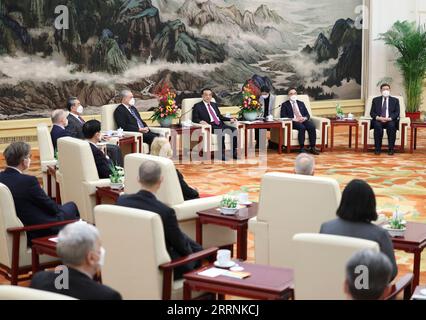 230118 -- BEIJING, le 18 janvier 2023 -- le premier ministre chinois Li Keqiang organise un symposium avec des experts étrangers travaillant en Chine au Grand Hall du peuple à Beijing, capitale de la Chine, le 18 janvier 2023. CHINA-BEIJING-LI KEQIANG-FOREIGN EXPERTS-SYMPOSIUM CN DINGXLIN PUBLICATIONXNOTXINXCHN Banque D'Images