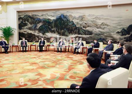 230118 -- BEIJING, le 18 janvier 2023 -- le premier ministre chinois Li Keqiang organise un symposium avec des experts étrangers travaillant en Chine au Grand Hall du peuple à Beijing, capitale de la Chine, le 18 janvier 2023. CHINA-BEIJING-LI KEQIANG-FOREIGN EXPERTS-SYMPOSIUM CN DINGXLIN PUBLICATIONXNOTXINXCHN Banque D'Images