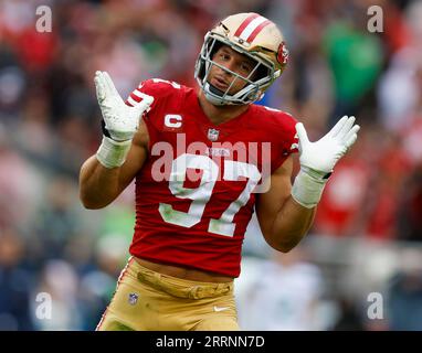 Santa Clara, États-Unis. 18 septembre 2022. Nick Bosa (97), le défensif des 49ers de San Francisco, célèbre un sac contre les Seahawks de Seattle au Levi's Stadium le 18 septembre 2022, à Santa Clara, en Californie. (Photo de Nhat V. Meyer/Bay Area News Group/TNS/Sipa USA) crédit : SIPA USA/Alamy Live News Banque D'Images