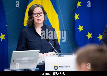 230124 -- STOCKHOLM, le 24 janvier 2023 -- Maria Malmer Stengerard, ministre suédoise des migrations, prend la parole lors d'une conférence de presse à Stockholm, en Suède, le 24 janvier 2023. Le gouvernement suédois a annoncé mardi une campagne d'information internationale, qui devrait décourager les réfugiés de venir dans le pays. /Bureaux gouvernementaux de Suède/document via Xinhua SWEDEN-STOCKHOLM-IMMIGRATION NinnixAndersson PUBLICATIONxNOTxINxCHN Banque D'Images